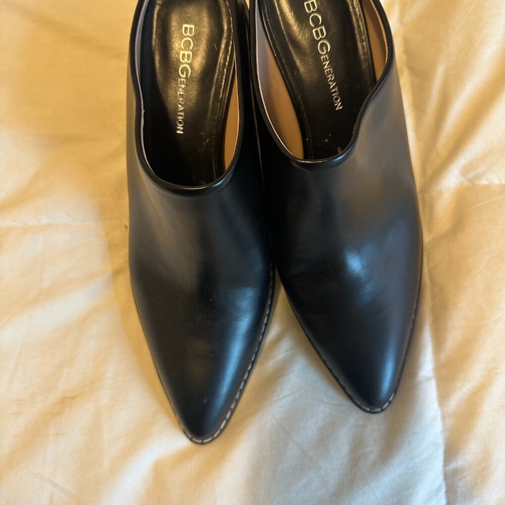 Euc Bcbgeneration Pointed Toe Black Leather Mules - image 2